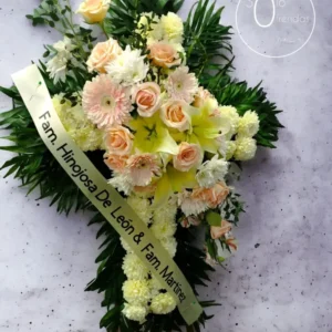 Cruz Fúnebre en Tonos Rosa