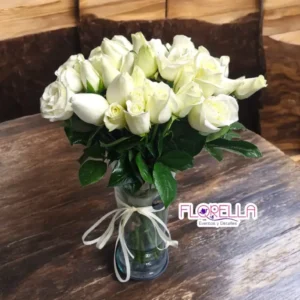Ramo de Rosas Blancas en Florero