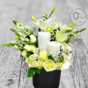 Arreglo Fúnebre con Velas y Flores Blancas