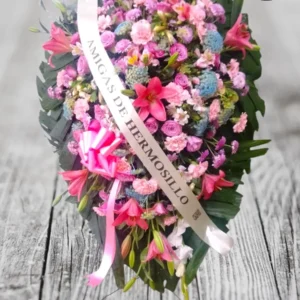 Ofrenda Fúnebre Floral en Tonos Rosa